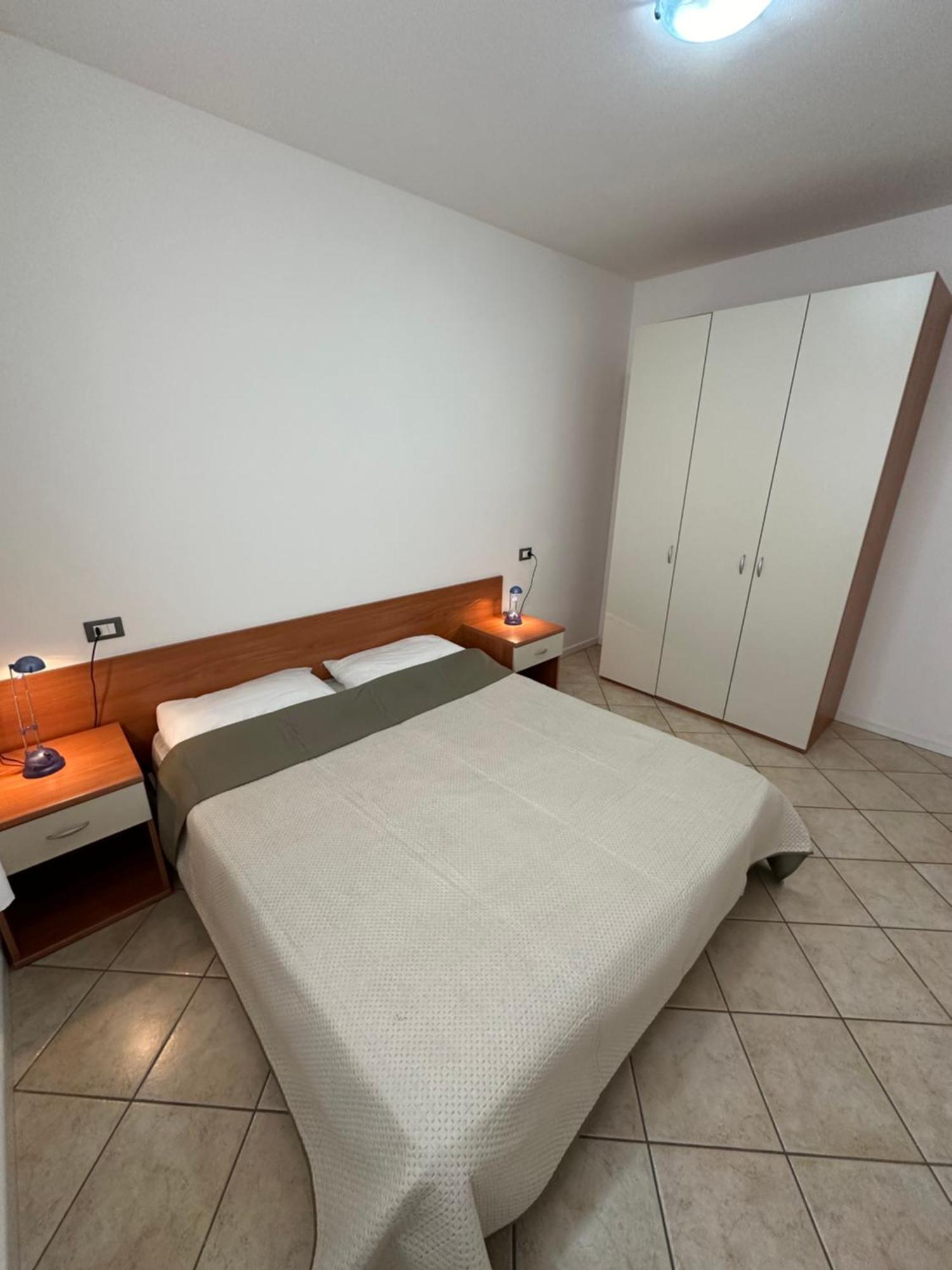 Residence Stefania Appartamenti Piano Terra - Agenzia Cocal Каорле Екстер'єр фото